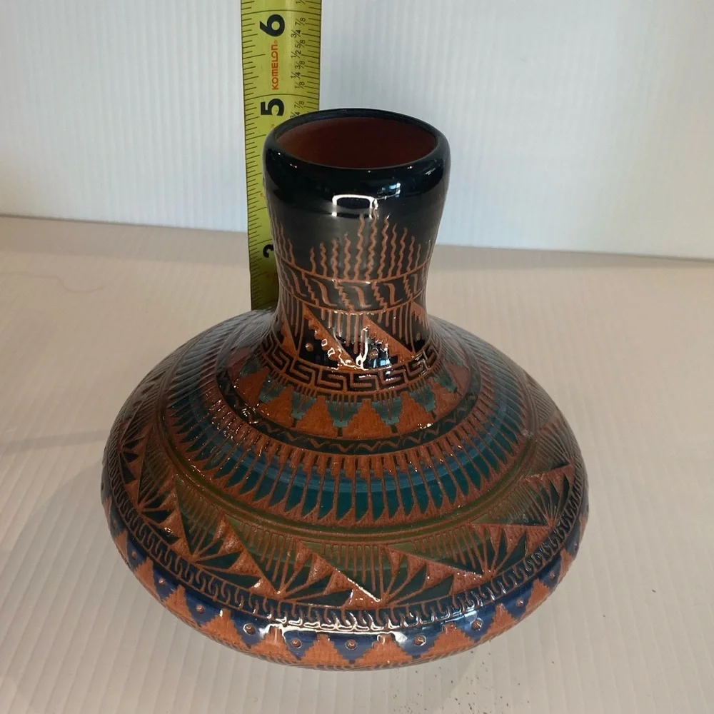 Pottery Vase SIGNED L. KING NAVAJO INTRICATE PATTERN~TRIBAL~SOUTHWESTERN